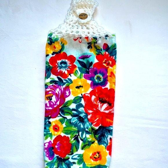 Hand Crafted Pioneer Woman Crochet Top Hanging Kitchen or Bathroom Hand Towels - Picture 3 of 4